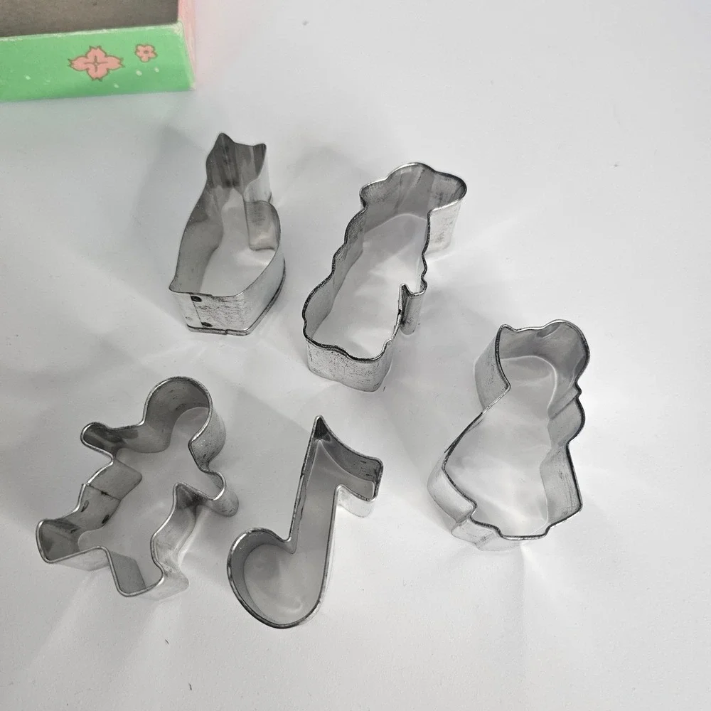 Vintage Mini Metal Cookie Cutters‎ Dutch Boy Girl Music Note Cat Gingerbread Man